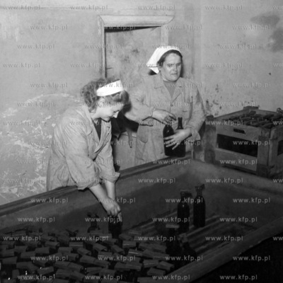 Linia produkcyjna wina. (lata60)
1960
Fot. Zbigniew...