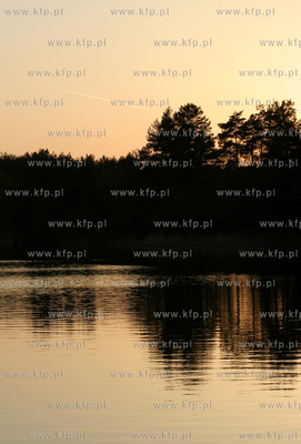 Zmierzch nad jeziorem Golun 
9.05.2006
Fot. Andrzej...