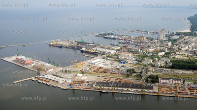 Gdynia z lotu ptaka. Nz. Widok na portowe nabrzeza
18.07.2007
Fot....