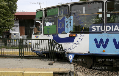Gdansk.Tramwaj linii 12 wypadl z szyn kolo Opery Baltyckiej.

13.07.2008

Sebastian...