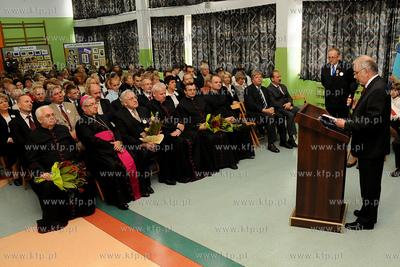 Nadanie imienia Lecha Walesy Gimnazjum nr 1 dzia3ajacym...