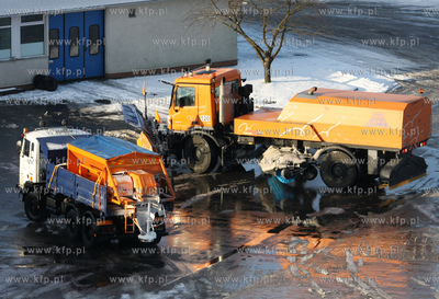 Gdansk, Rebiechowo. Zima na lotnisku. Nz. Sprzet zimowy...