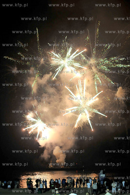 Plaza z Gdyni Srodmiesciu. Towarzyszace imprezie Beach...