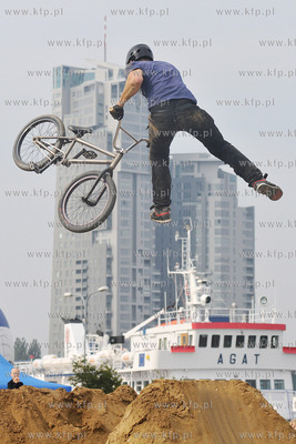 BMX Dirt Jumping - przed Akwarium Gdynskim na Molo...