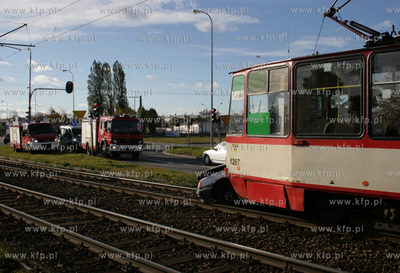 Wypadek na ulicy Budzysza i Sucharskiego. Samochod...