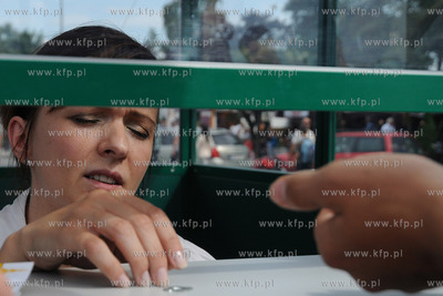 Gdynia. Skwer Kosciuszki. Wymiana zwyklych dwuzlotowek...