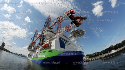 Gdansk. Nabrzeze Obroncow Westerplatte. Zbudowany w...