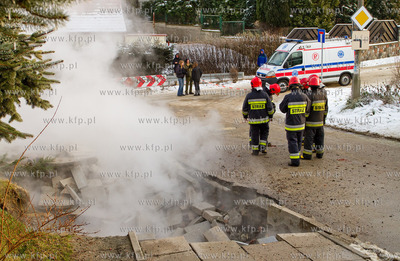 Pekniecie rury cieplowniczej w Gdansku na ul. Pana...