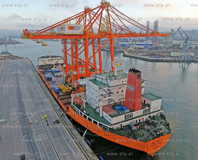 Nowe suwnice dla Baltyckiego Terminalu Kontenerowego...