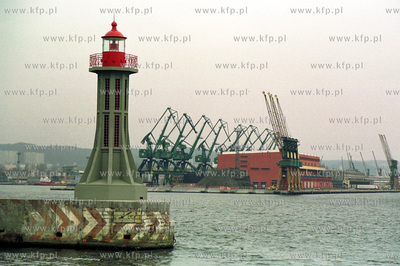 Port Gdynia. 5.03.2002 fot. Wojtek Jakubowski /KFP