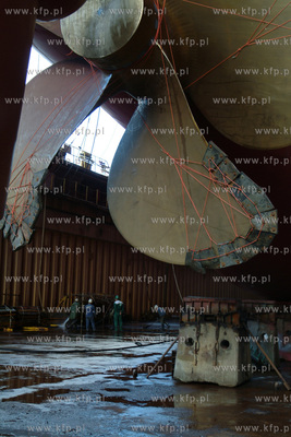 Stocznia Gdynia S.A. W doku najdluzszy wybudowany w...