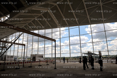 Uroczystosc zawieszenia wiechy nad nowo budowanym terminalem...