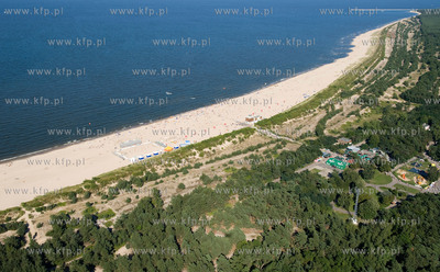 Zdjecia lotnicze plazy w Gdansku Stogach. W oddali...