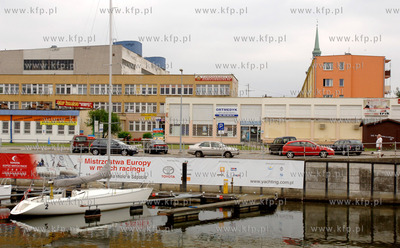 Biurowce i pawilony handlowo uslugowe na ul. Szafarnia...