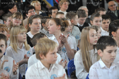 Uroczystosci nadania szkole podstawowej w Niestepowie...