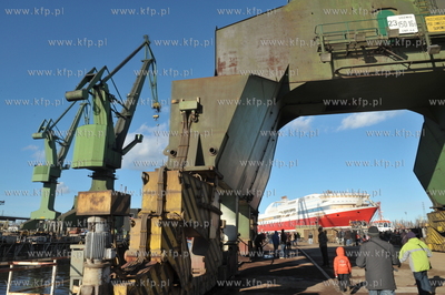 Stocznia Gdansk. Pochylnia B1. Wodowanie promu pasazersko-samochodowego...
