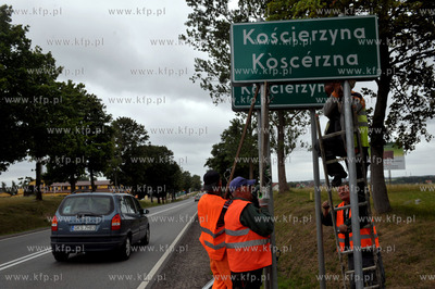 Przy wjezdzie do Koscierzyny na Kaszubach zainstalowano...