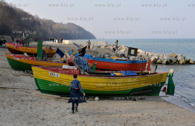 Gdynia Oksywie Kutry rybackie na plazy w Oksywiu 28.03.2016...