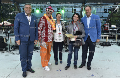 Truskawkobranie na Złotej Górze na Kaszubach. Finał...