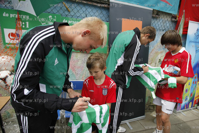 Gdansk Zaspa. Pilkarski turniej dzikich druzyn Do przerwy...