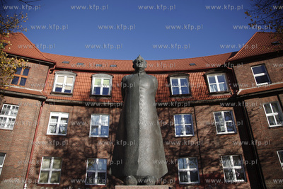 Pomnik ks. Bronislawa Komorowskiego w Gdansku Wrzeszczu.
26.10.2012
fot....
