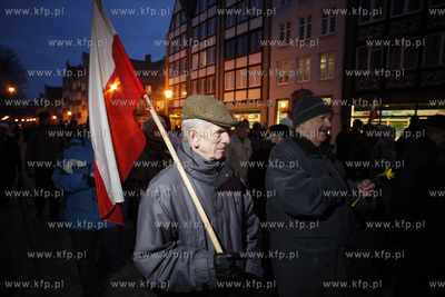 Gdansk. Marsz pamieci ofiar katastrofy smolenskiej...