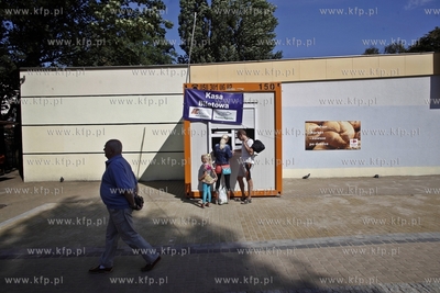 Sopot. Tymczasowa kasa biletowa SKM.
12.08.2013
fot....