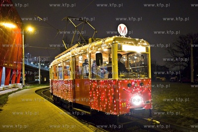 Świąteczny tramwaj Enka z 1952 r. udekorowana 150-metrowym...
