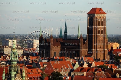 Gdansk widziany z Gory Gradowej. Nz. Kosciol Mariacki,...