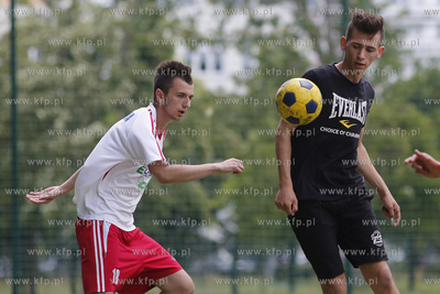 Gdansk Zaspa. Pilkarski turniej dzikich druzyn Do przerwy...