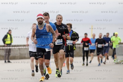 Gdynia. Bieg Europejski. Nz. biegacze na bulwarze nadmorskim.
07.05.2017
fot....