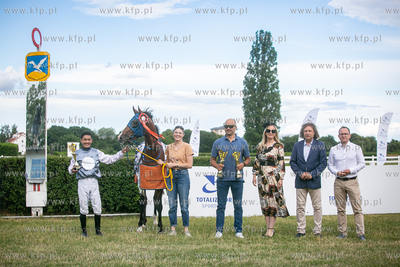 Sopocki Hipodrom. Wyścigi konne. Gonitwa o
Puchar...