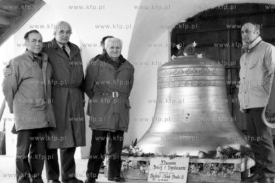 Dzwon Pokoj i Pojednania - dar od papieza Jana Pawla...