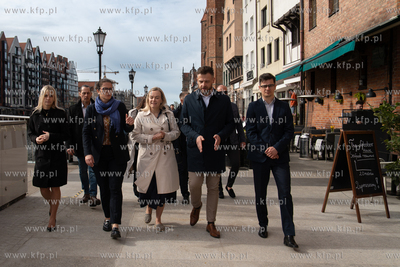 Spacer wyremontowanym Długim Pobrzeżem z udziałem...