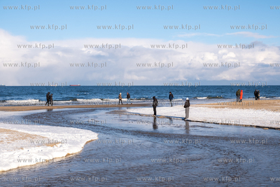 Gdańsk. Zimowa aura na plaży w Jelitkowie. 16.02.2025...