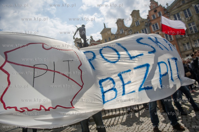 Gdansk. Manifestacja przeciwko podatkowi PIT, zorganizowana...