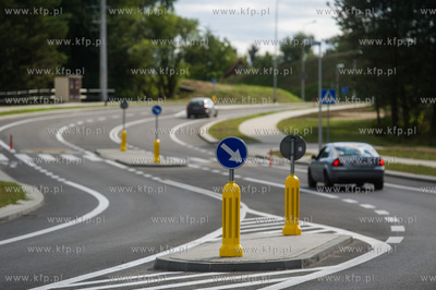 Gdansk. Nowo otwarta droga dojazdowa do przystanku...