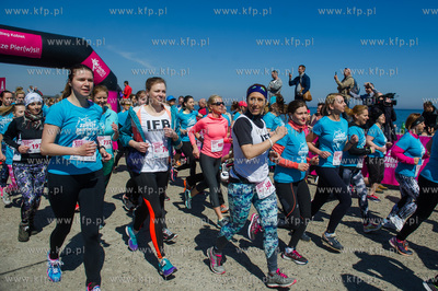 Gdynia. Bulwar Nadmorski. Bieg Kobiet - Zawsze Pier(w)si,...