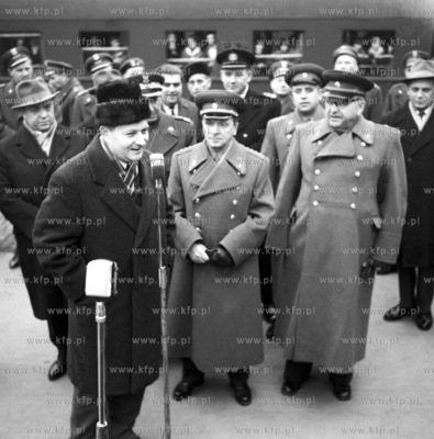 Radziecki general Pawel Batow, dowodca 65 armii ktora...