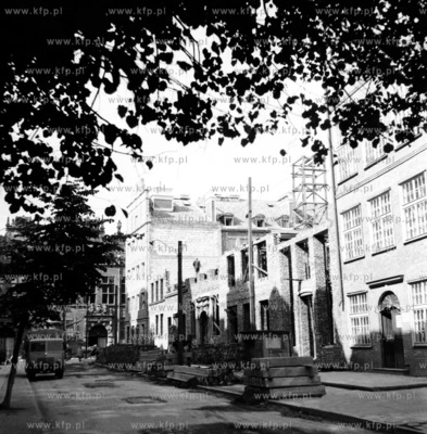 Odbudowa kamieniczek na ul. Piwnej w Gdansku. 1959...