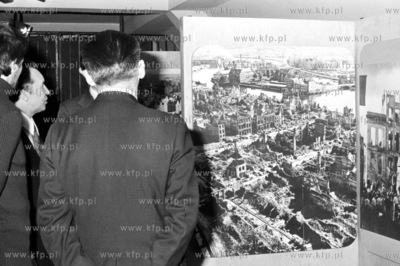 Wystawa dokumentów i fotografii obrazujących życie...