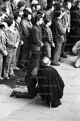 Strajk w Stoczni Gdanskiej im. Lenina Nz. stoczniowiec...