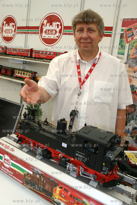 "Swiat Modelarstwa - targi, wystawa, gielda" to jedna...