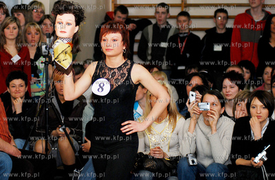 Uczniowie i pedagodzy rumskich szkol swietuja pierwszy...