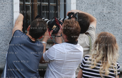 Slub Marii Widawskiej w Gdyni. Nz. paparazzi.
11.08.2007
fot....