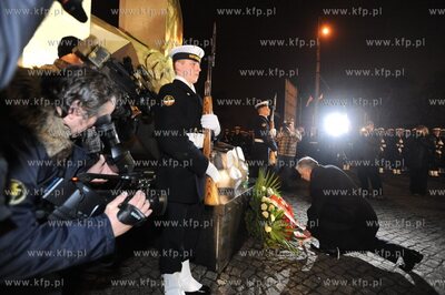 Pomnik Ofiar Grudnia 1970, Gdynia Stocznia. Obchody...