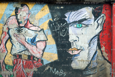 Murales - prace artysty Rafala Roskowinskiego na ulicy...