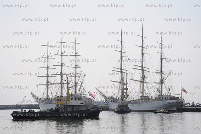 Gdynia. Przygotowania do Zlotu Zaglowcow The Tall Ships...