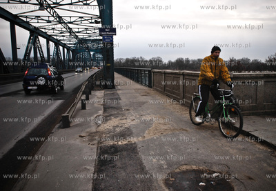 Kujawsko Pomorskie, miasto Torun. Nz. most im. Jozefa...
