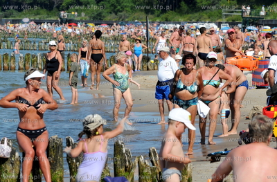 Gorace klimaty na plazy w Kolobrzegu.
11.07.2010
fot....